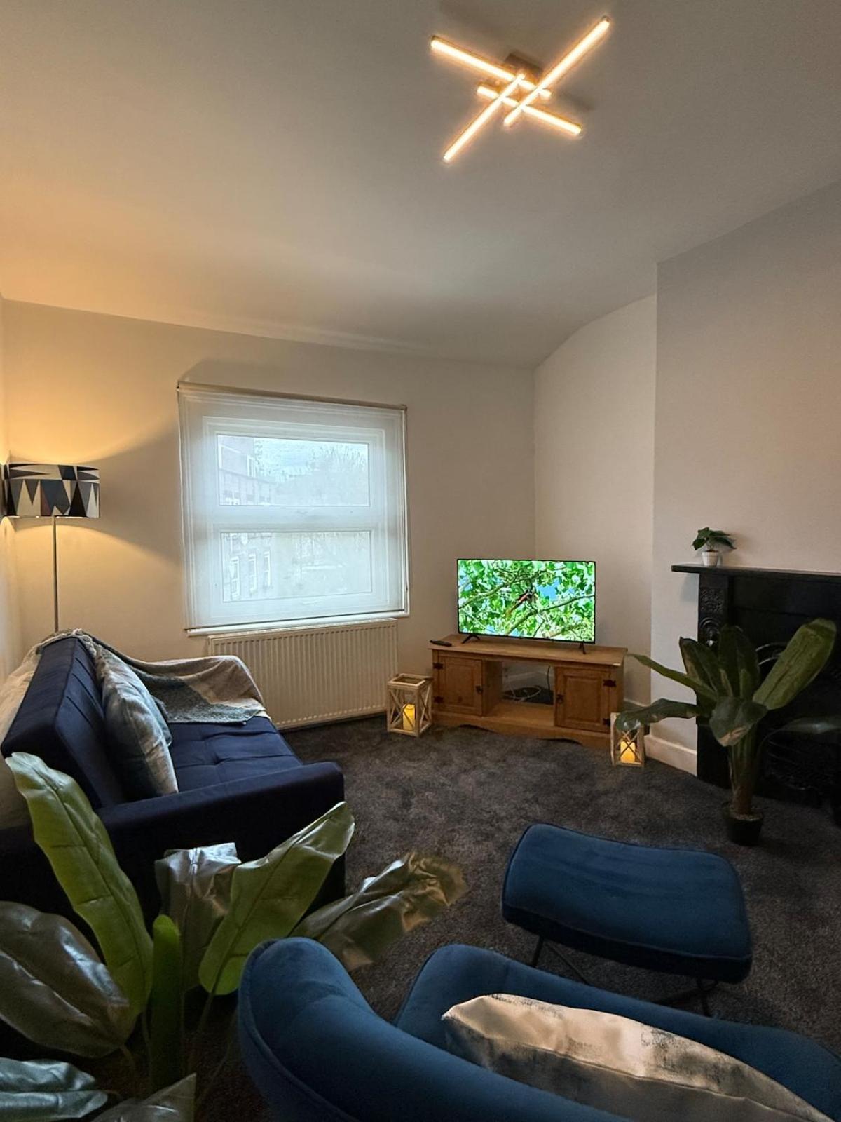 Cozy Camden Luxe Retreat Apartment
